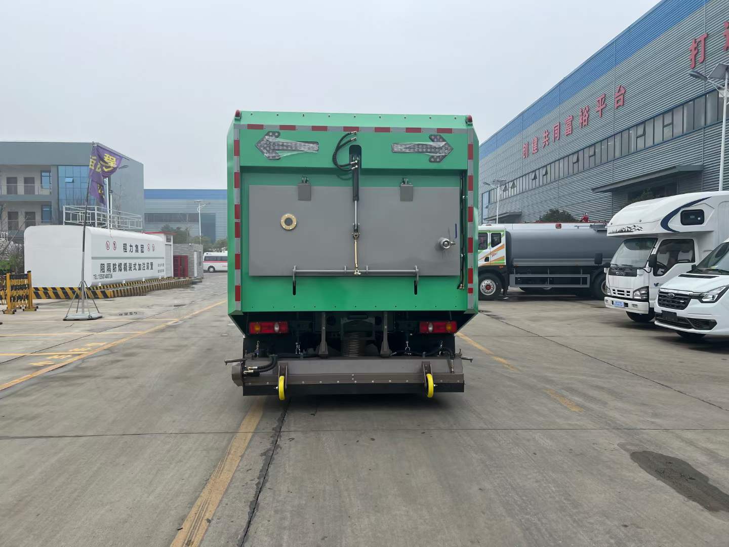 天錦深度保潔車 16方干濕兩用吸塵車，城市清潔新標(biāo)桿